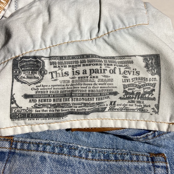 Levi Strauss 501 Button Fly Distressed Jean Shorts. Size 30. - Picture 7 of 9
